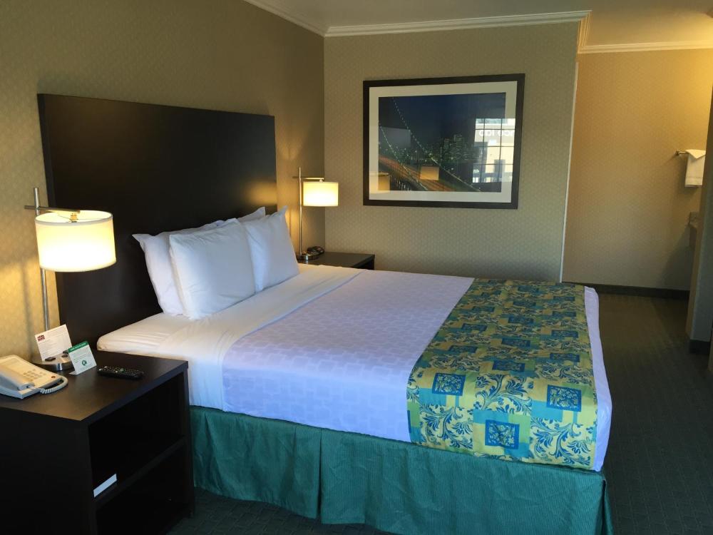 Deluxe King Room - Not Pet Friendly interior