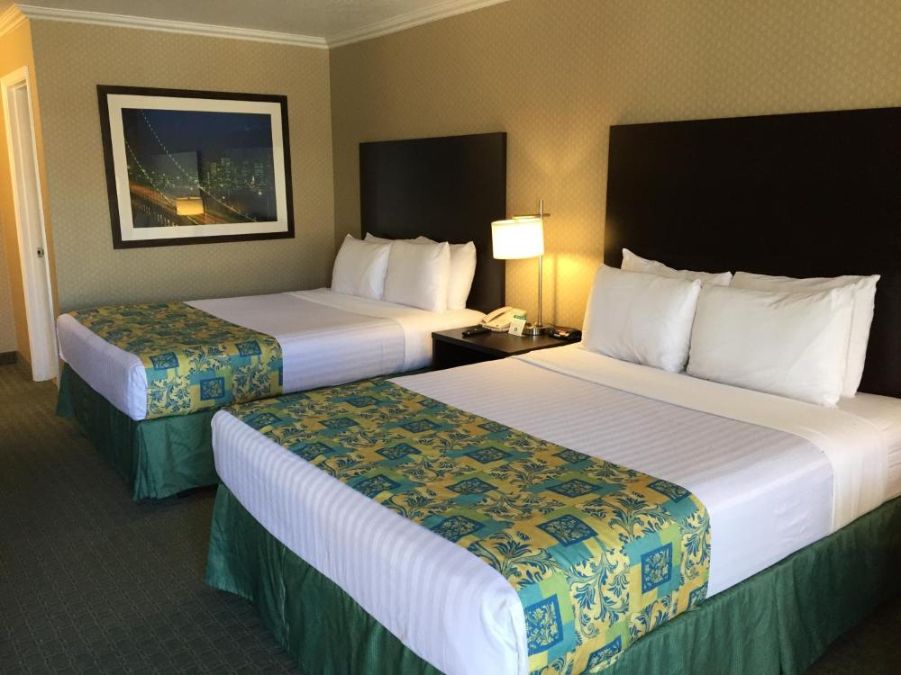 Deluxe Queen Room with Two Queen Bed - Not Pet Friendly interior